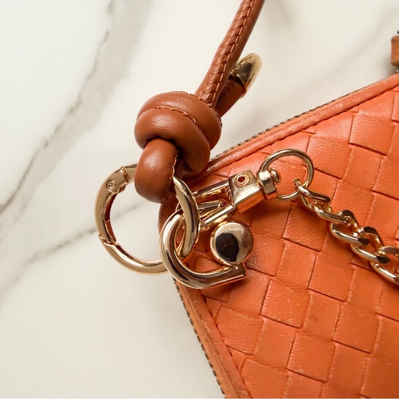 Authentic BOTTEGA VENATA zipper wallet on chain - Picture 5 of 13